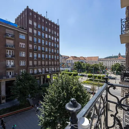 4bedroom Madach Square