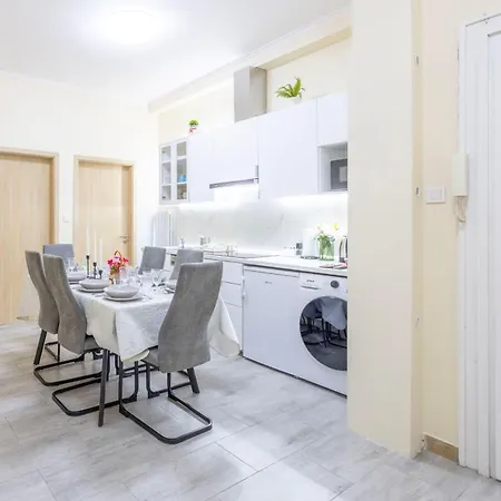 Lejlighed 4bedroom Madach Square Budapest