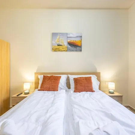 Lejlighed 4bedroom Madach Square