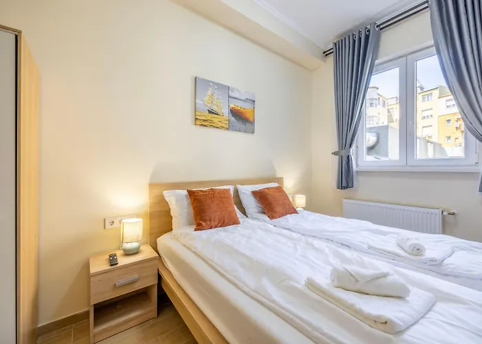 4bedroom Madach Square *